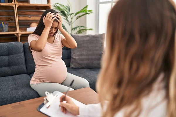 Ung Gravid Kvinna Vid Terapi Session Lider Huvudvärk Desperat Och — Stockfoto