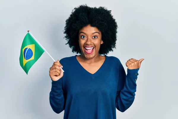 Young African American Woman Holding Brazil Flag Pointing Thumb Side — Stock Photo, Image