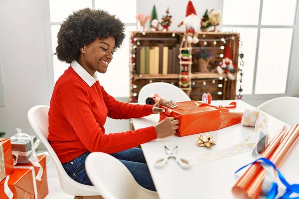Young African American Woman Smiling Confident Packing Christmas Gift Home — ストック写真