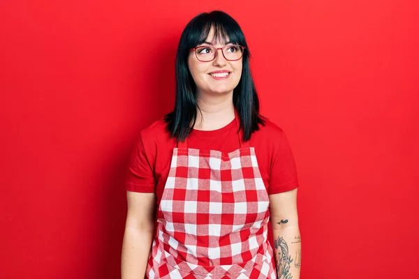 Young Hispanic Woman Wearing Cook Apron Glasses Looking Away Side — Stock fotografie