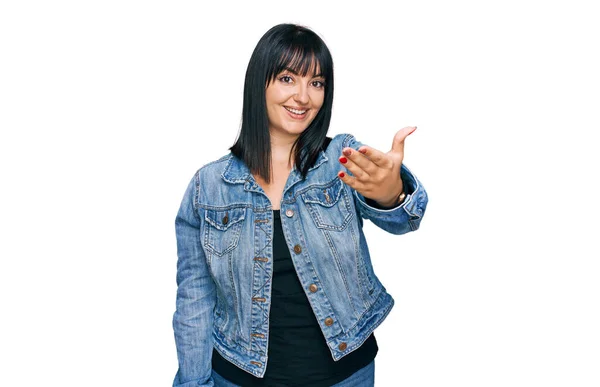 Young Hispanic Woman Wearing Casual Clothes Smiling Friendly Offering Handshake — Stock Photo, Image