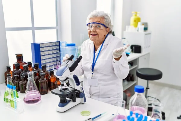 Senior Woman Grey Hair Working Scientist Laboratory Screaming Proud Celebrating — ストック写真
