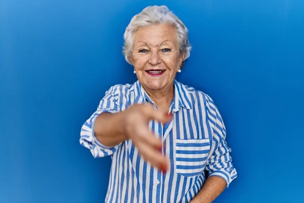 Senior Woman Grey Hair Standing Blue Background Smiling Friendly Offering — Stok fotoğraf