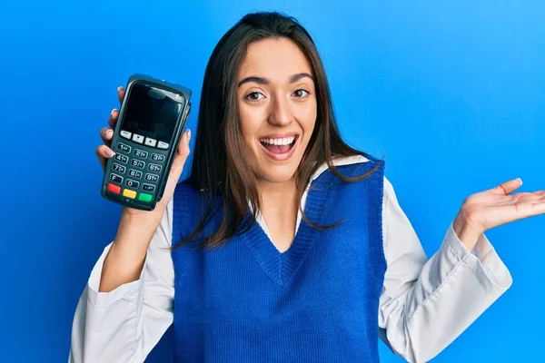 Young Hispanic Girl Holding Dataphone Celebrating Victory Happy Smile Winner — Stock Photo, Image