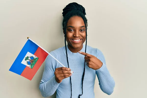 African American Woman Braided Hair Holding Haiti Flag Smiling Happy — Stock Fotó
