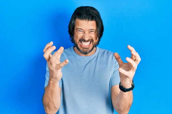 Middle Age Caucasian Man Wearing Casual Clothes Shouting Frustrated Rage — Stockfoto