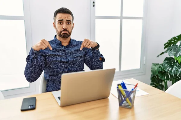 Young Hispanic Man Beard Working Office Laptop Pointing Looking Sad — Foto de Stock