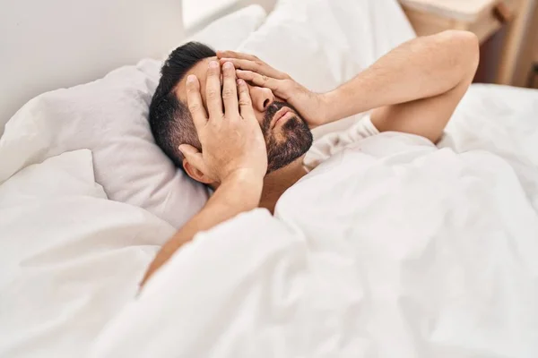 Young Hispanic Man Stressed Lying Bed Bedroom — Fotografia de Stock