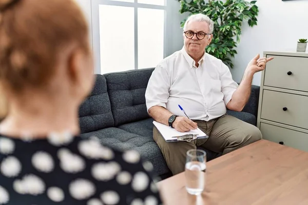 Senior Psychologist Man Consultation Office Big Smile Face Pointing Hand — ストック写真