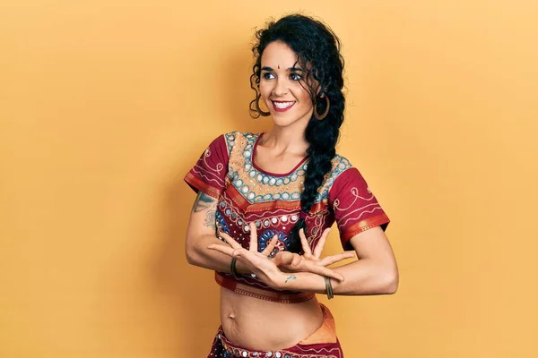Young Indian Woman Wearing Traditional Belly Dancer Costume Dancing Exotic — Stock Photo, Image