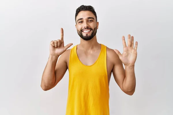 Jovem Homem Bonito Com Barba Sobre Fundo Isolado Mostrando Apontando — Fotografia de Stock