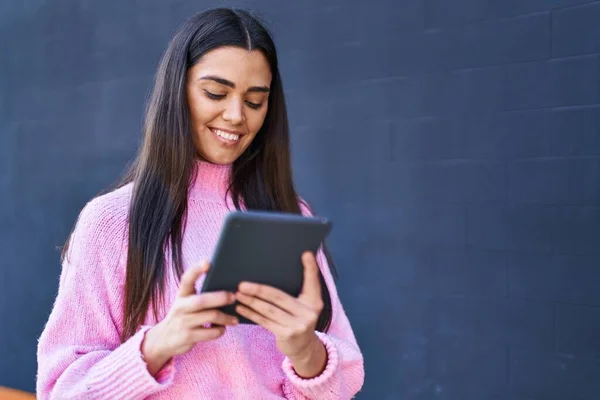 Young Hispanic Woman Smiling Confident Using Touchpad Street — стоковое фото