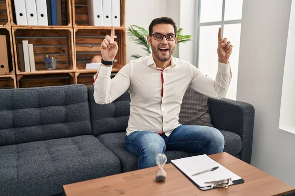 Young Hispanic Man Beard Working Consultation Office Smiling Amazed Surprised — Stock Photo, Image