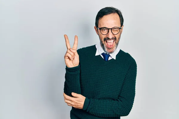 Hombre Hispano Mediana Edad Vistiendo Ropa Casual Gafas Sonriendo Con — Foto de Stock