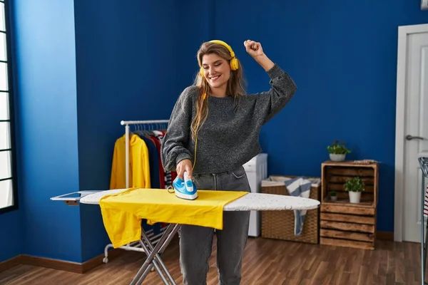 Young Blonde Woman Listening Music Ironing Clothes Laundry Room — Stock Photo, Image