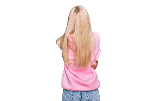 Young Blonde Woman Wearing Casual Sweatshirt Hugging Oneself Happy Positive — стоковое фото