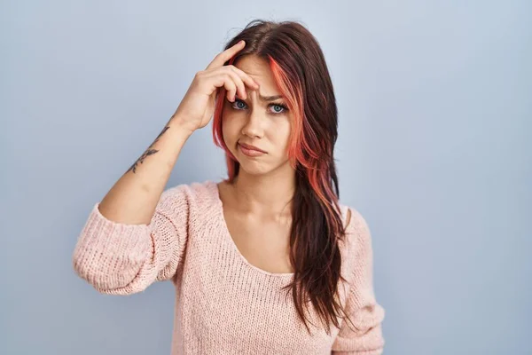 Jonge Blanke Vrouw Draagt Roze Trui Geïsoleerde Achtergrond Bezorgd Gestrest — Stockfoto