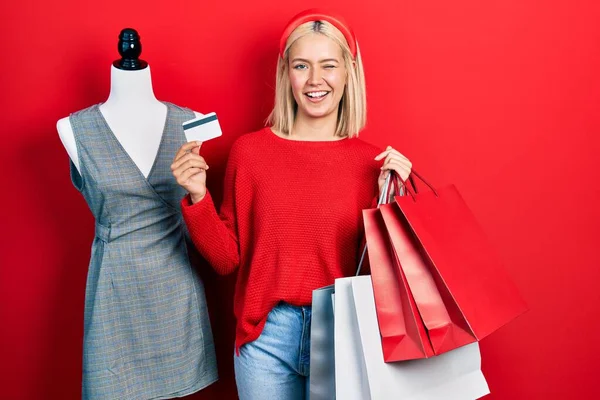 Beautiful Blonde Woman Holding Shopping Bags Credit Card Winking Looking — 스톡 사진