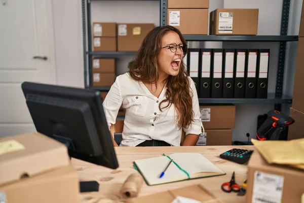 Jonge Spaanse Vrouw Die Werkt Bij Kleine Bedrijven Commerce Boos — Stockfoto