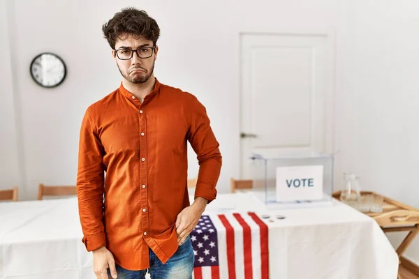 Hispanic Man Standing Election Room Depressed Worry Distress Crying Angry — Stock Photo, Image