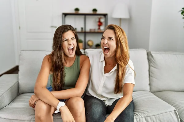 Mother Daughter Together Sitting Sofa Home Angry Mad Screaming Frustrated — Stock Fotó