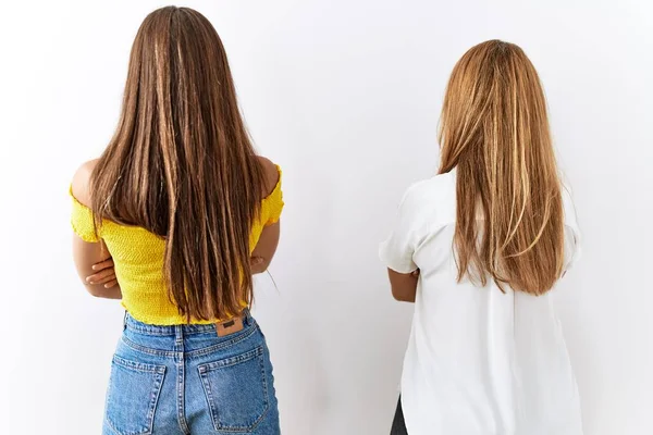 Mother Daughter Together Standing Together Isolated Background Standing Backwards Looking — Stock Photo, Image