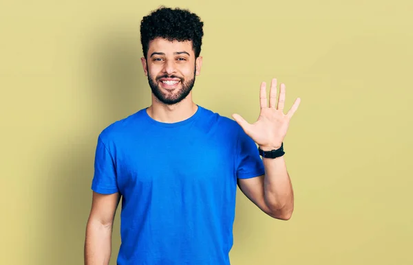 Jonge Arabisch Man Met Baard Draagt Casual Blauw Shirt Tonen — Stockfoto