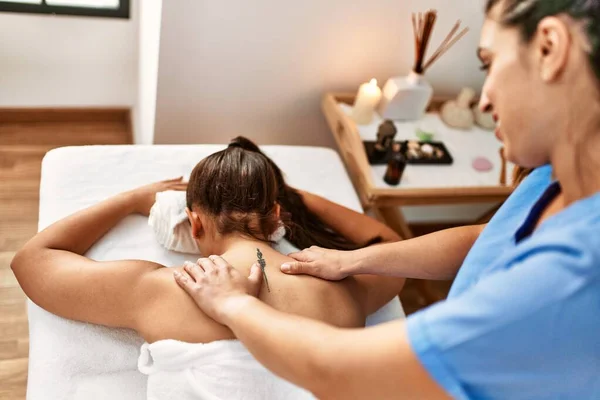 Two Women Therapist Patient Having Massage Session Massaging Back Beauty — Stock Photo, Image