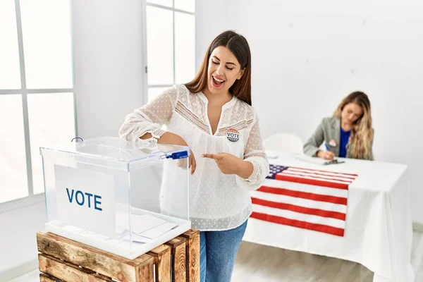 Young Brunette Woman Voting Putting Envelop Ballot Box Smiling Happy — ストック写真