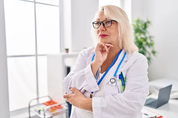 Middle Age Blonde Woman Wearing Doctor Uniform Standing Clinic — Stock Photo, Image
