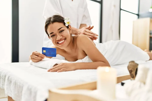 Young Latin Woman Relaxed Having Back Massage Holding Credit Card —  Fotos de Stock