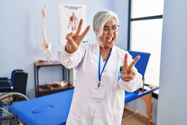 Middle Age Woman Grey Hair Working Pain Recovery Clinic Smiling — Stock Photo, Image