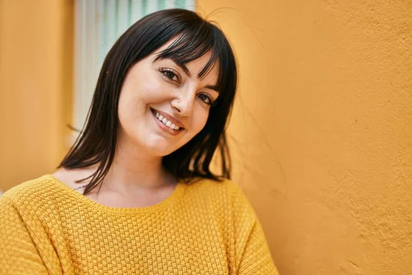 Young Brunette Woman Smiling Happy Leaning Wall — Stock Photo, Image