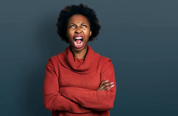 Mujer Afroamericana Con Pelo Afro Con Los Brazos Cruzados Gesto — Foto de Stock