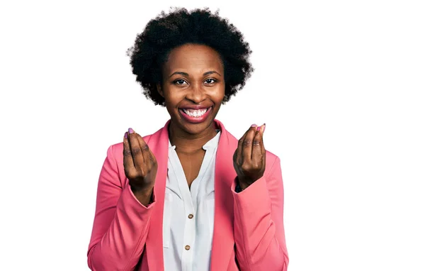 Αφρο Αμερικανίδα Γυναίκα Αφρο Μαλλιά Φορώντας Επαγγελματικό Σακάκι Κάνει Χειρονομία — Φωτογραφία Αρχείου