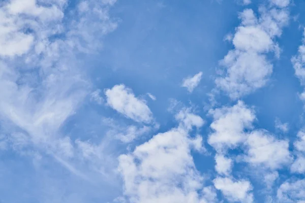 Prachtige Blauwe Lucht Met Wolken Een Zonnige Dag — Stockfoto