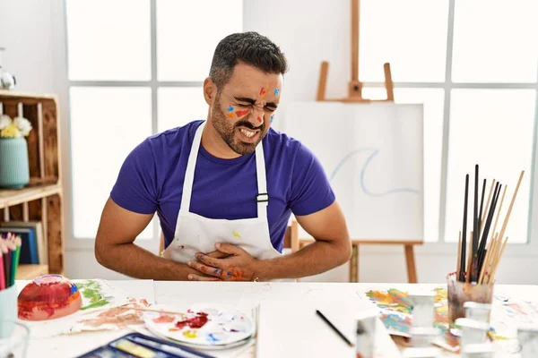 Joven Hispano Con Barba Estudio Arte Con Cara Pintada Con — Foto de Stock