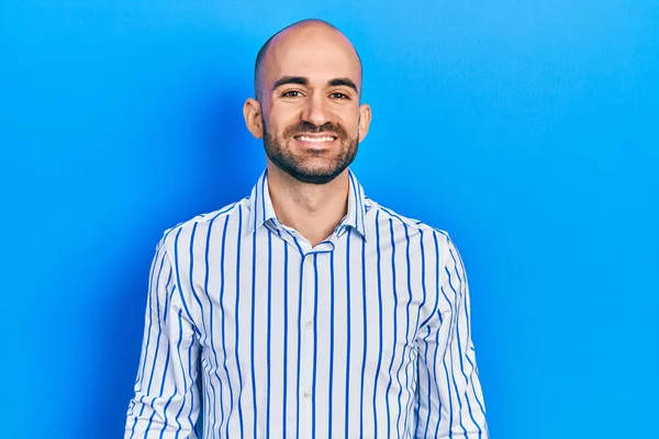 Jovem Careca Vestindo Roupas Elegantes Com Sorriso Feliz Legal Rosto — Fotografia de Stock