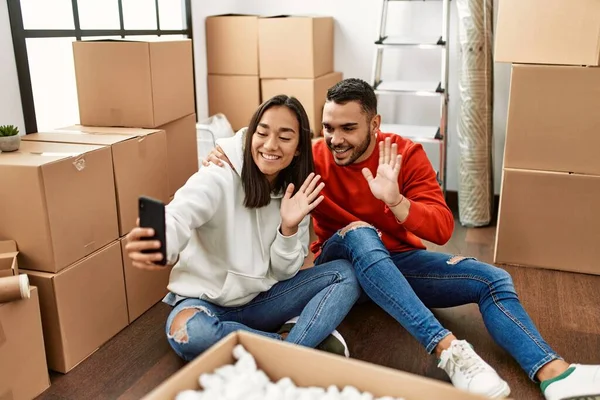 Young Latin Couple Smiling Happy Doing Video Call Using Smartphone — Stock Photo, Image