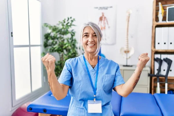 Middle Age Grey Haired Woman Wearing Physiotherapist Uniform Medical Clinic — Stock Photo, Image