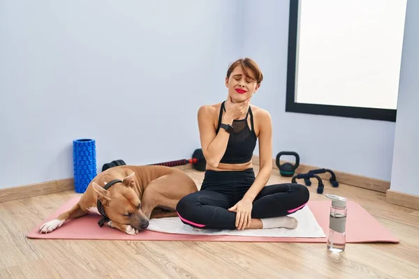 Young Beautiful Woman Sitting Yoga Mat Touching Painful Neck Sore — Fotografia de Stock