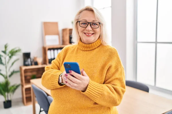 Middle Age Blonde Woman Business Worker Using Smartphone Office — Zdjęcie stockowe