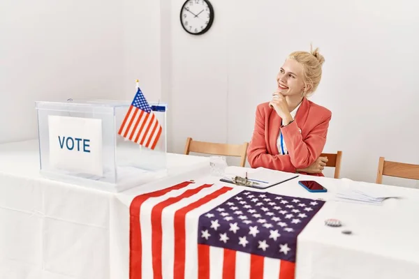 Beautiful Caucasian Woman Working Political Campaign Hand Chin Thinking Question — Stockfoto