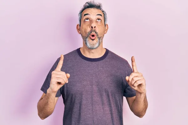 Bel Homme Âge Moyen Avec Les Cheveux Gris Portant Shirt — Photo