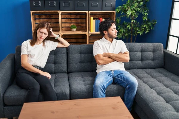 Homem Mulher Casal Discutindo Casa — Fotografia de Stock