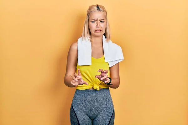 Beautiful Blonde Sports Woman Wearing Workout Outfit Disgusted Expression Displeased — Stockfoto