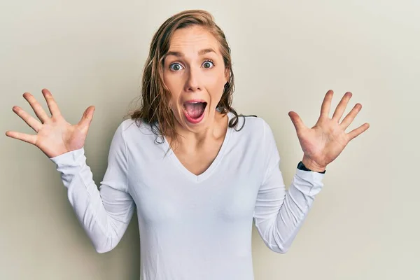 Young Blonde Woman Wearing Casual Clothes Celebrating Crazy Amazed Success — Stock Photo, Image