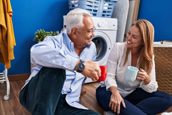 Middle Age Man Woman Couple Drinking Coffee Waiting Washing Machine — Stock Photo, Image