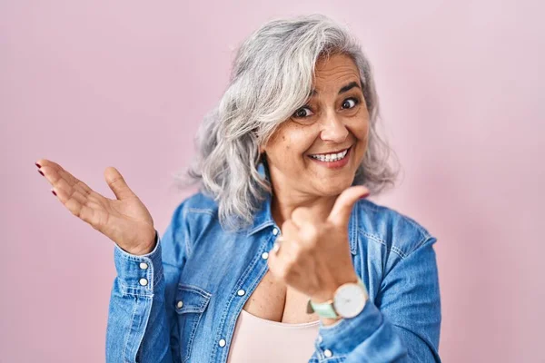 Middle Age Woman Grey Hair Standing Pink Background Showing Palm — Stock Photo, Image