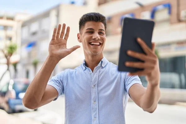 Young Hispanic Man Smiling Confident Having Video Call Street — Stockfoto